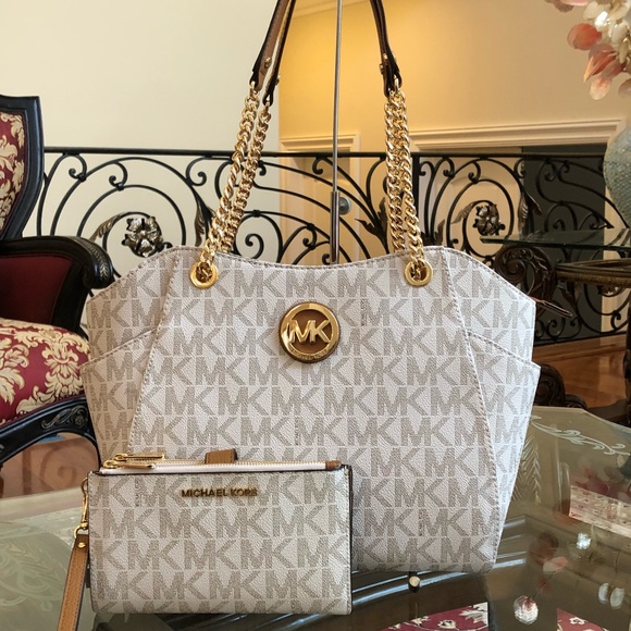 Michael Kors Handbags - Michael Kors jet set signature handbag&wallet